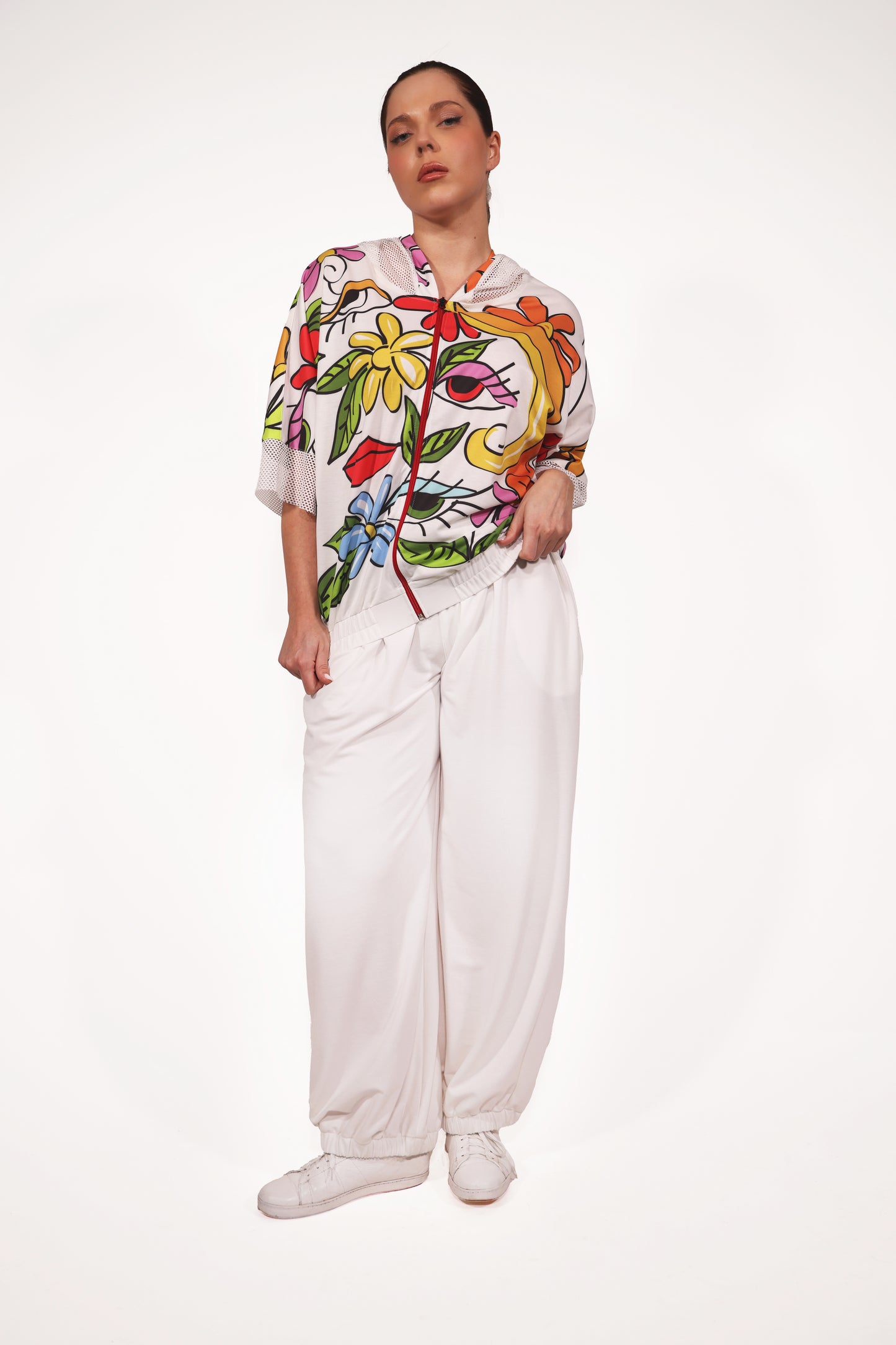 Beyaz File Detaylı Renkli Baskılı Kapüşonlu Takım