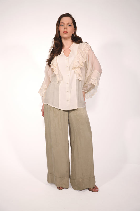 Krem Rengi Fırfır Detaylı Gömlek