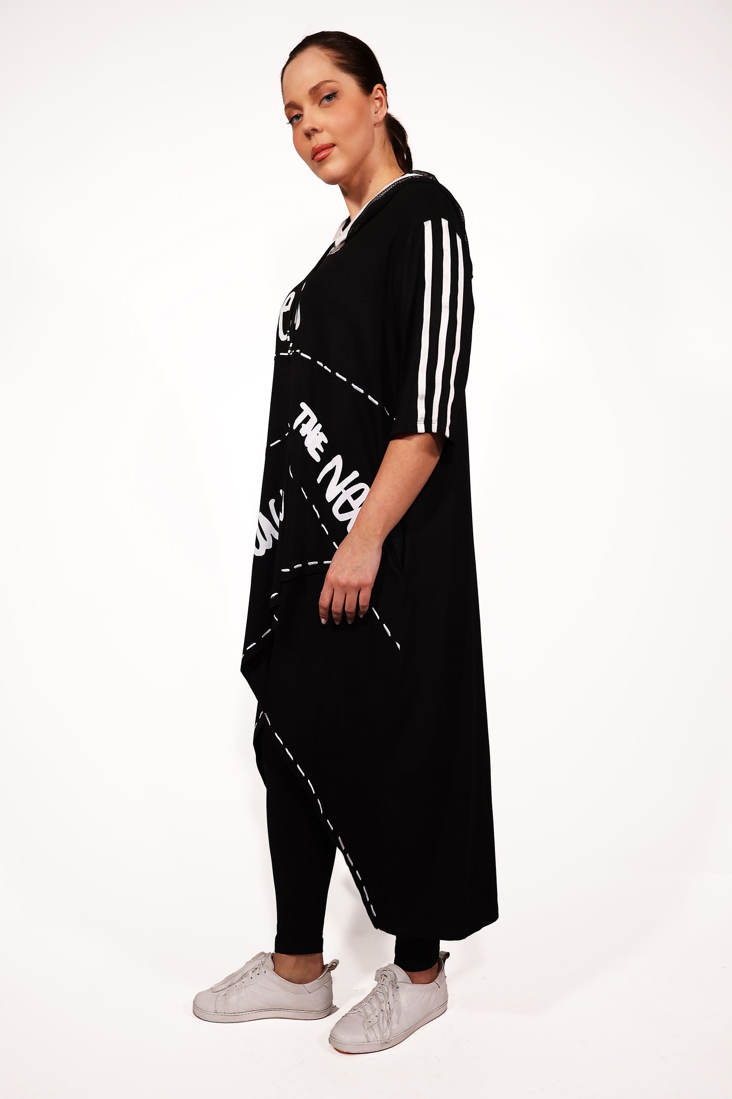 Siyah Kapüşonlu Baskılı Tunik